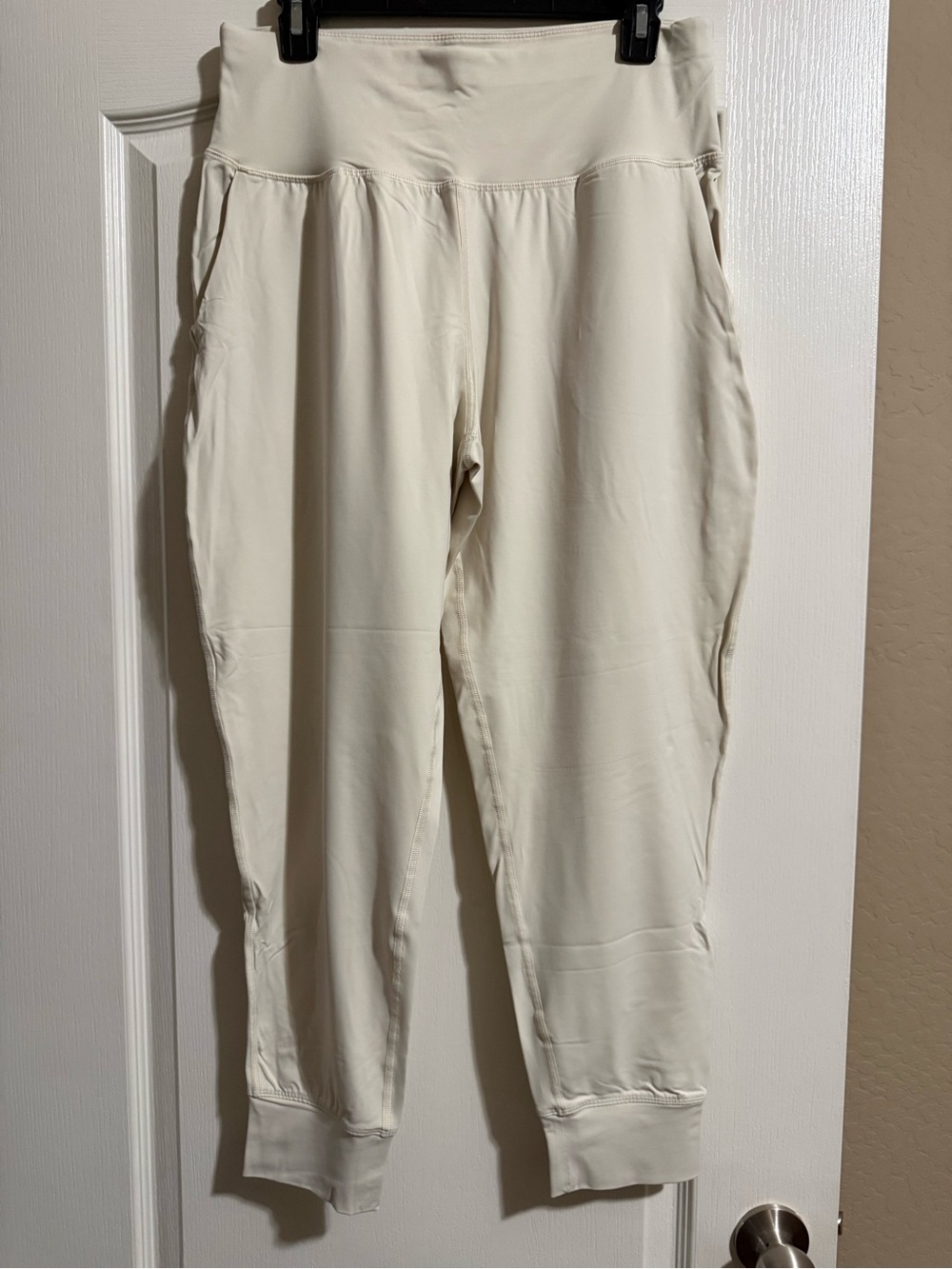 Under Armour Women’s Jogger Pants - Cream
